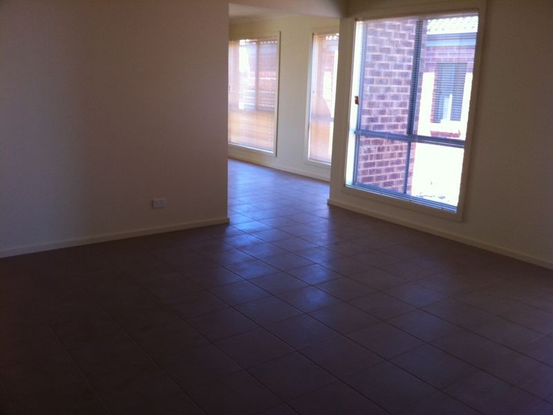 4 Moffat Drive, Lalor VIC 3075