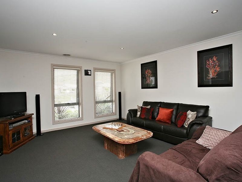 14 Tiara Drive, South Morang VIC 3752