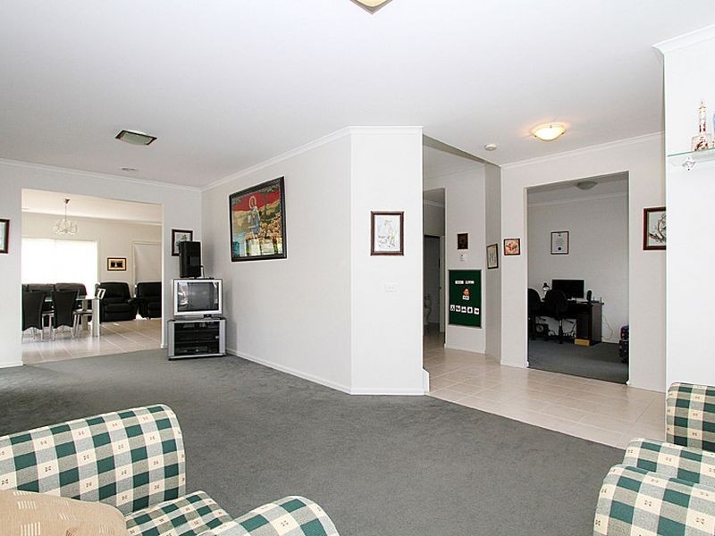 11 Junor Court, South Morang VIC 3752