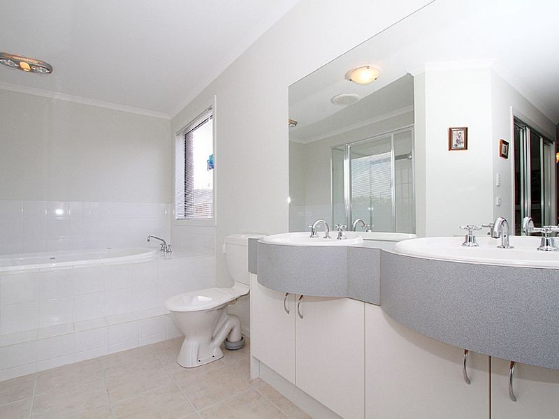 11 Junor Court, South Morang VIC 3752