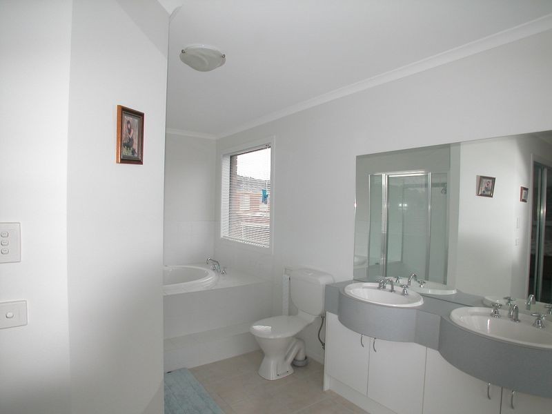 11 Junor Court, South Morang VIC 3752