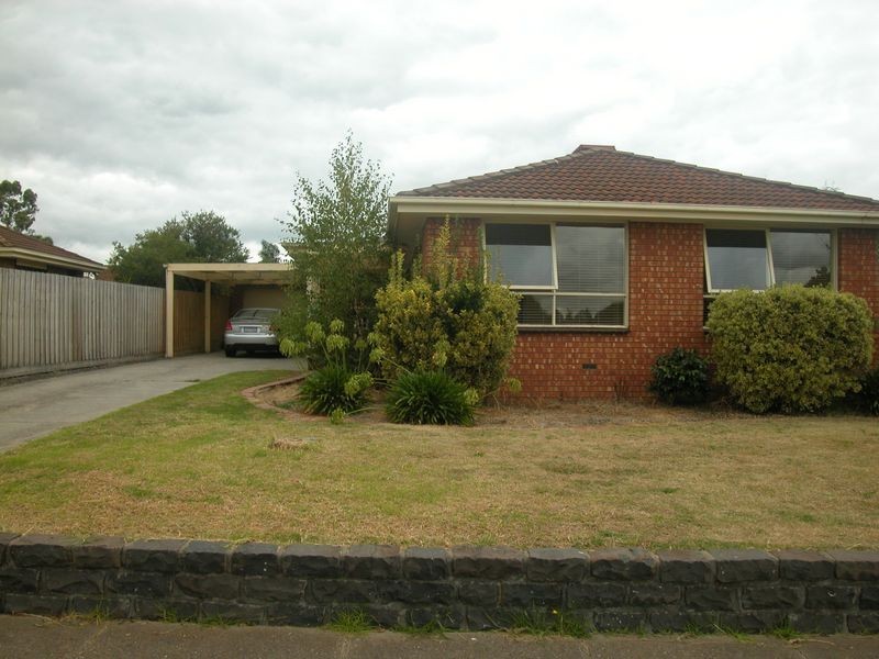 8 Strickland Avenue, Mill Park VIC 3082