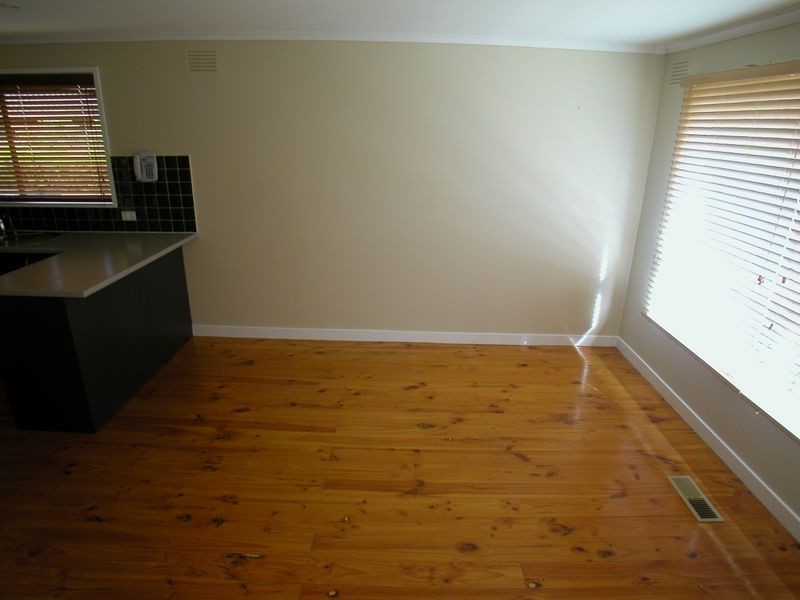 8 Strickland Avenue, Mill Park VIC 3082