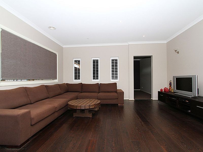 13 Le Page Run, South Morang VIC 3752
