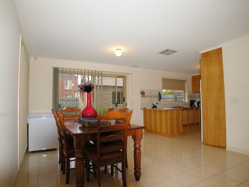 10 Elysee Avenue, South Morang VIC 3752