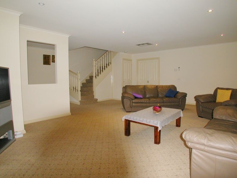 10 Elysee Avenue, South Morang VIC 3752