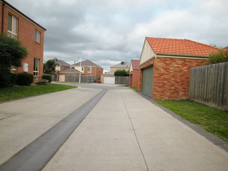 10 Elysee Avenue, South Morang VIC 3752