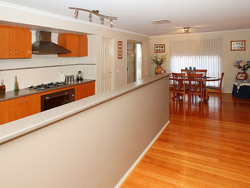 15 Red Oaks Way, South Morang VIC 3752