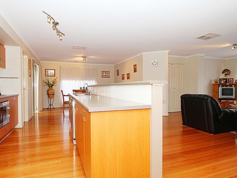 15 Red Oaks Way, South Morang VIC 3752