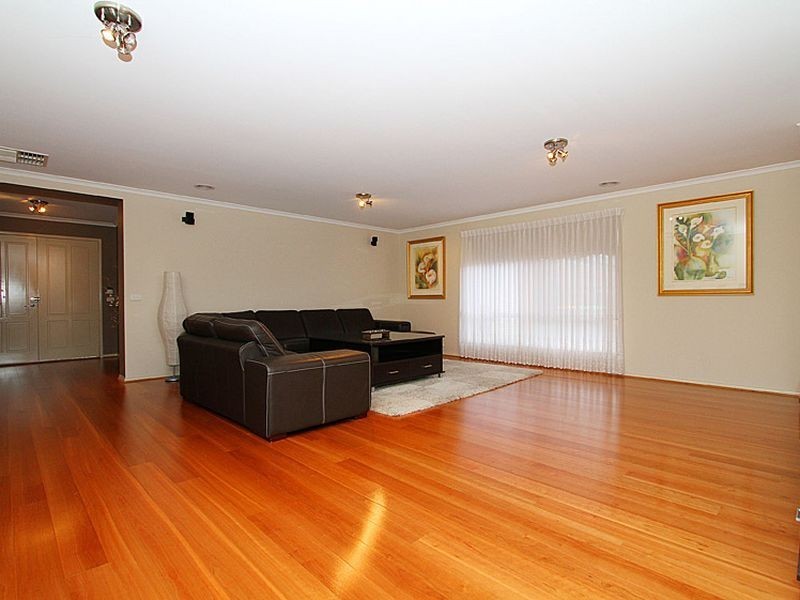 15 Red Oaks Way, South Morang VIC 3752