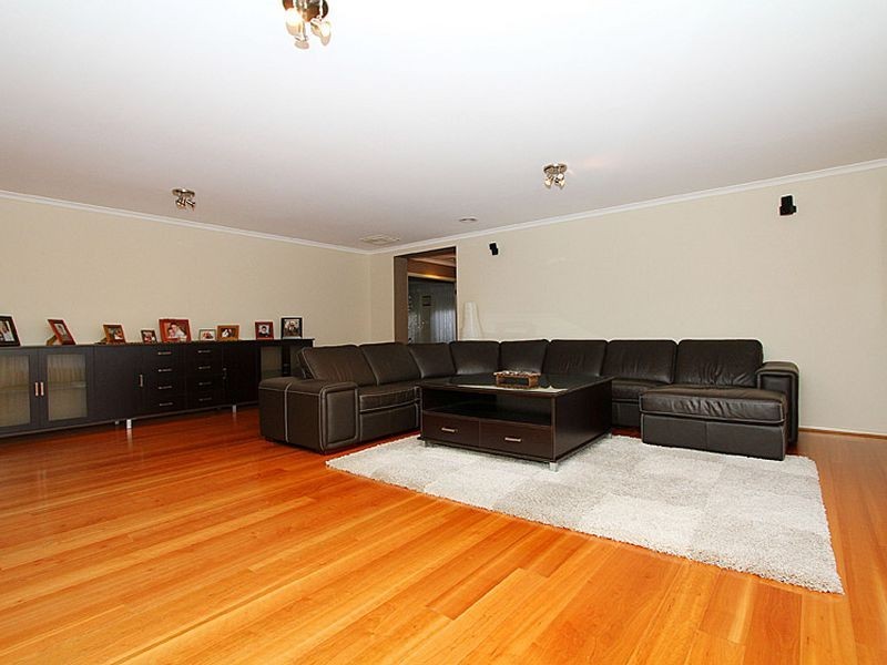 15 Red Oaks Way, South Morang VIC 3752