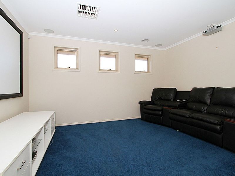15 Red Oaks Way, South Morang VIC 3752