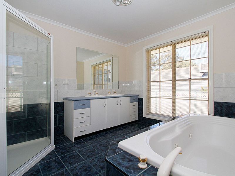 5 Koala Walk, South Morang VIC 3752