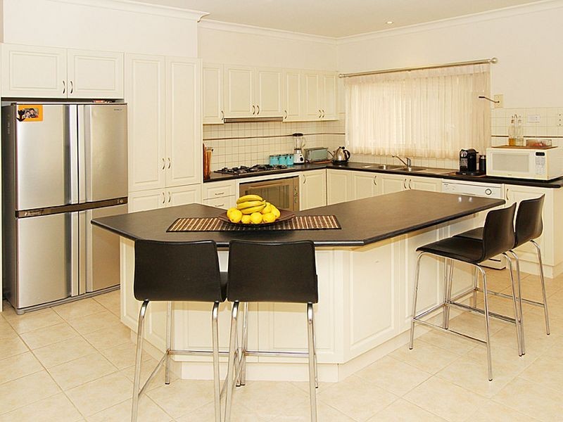 24 Lazar Grove, South Morang VIC 3752