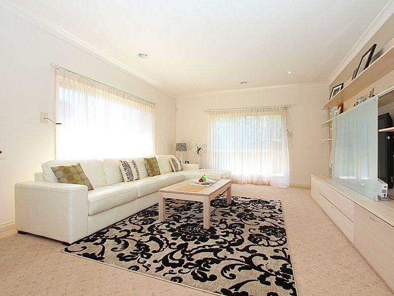 24 Lazar Grove, South Morang VIC 3752