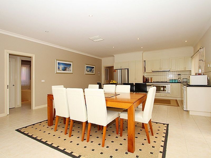 24 Lazar Grove, South Morang VIC 3752