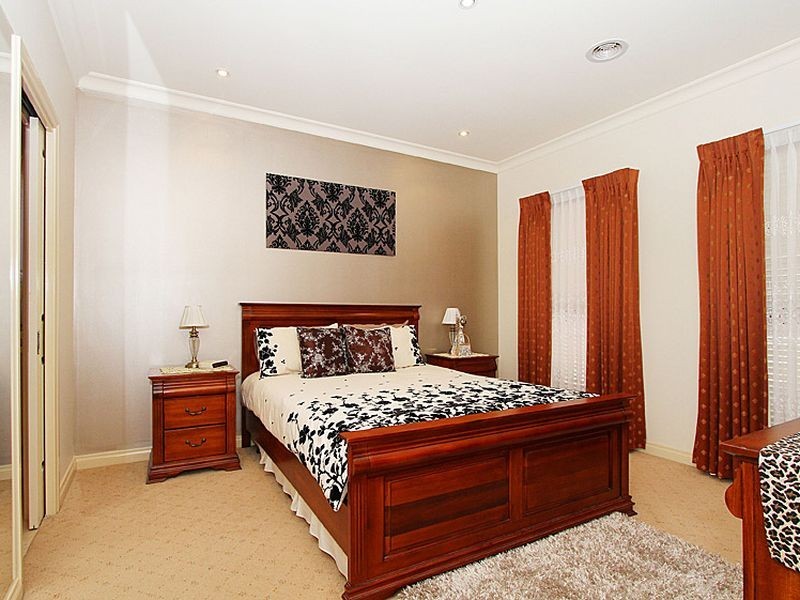 24 Lazar Grove, South Morang VIC 3752