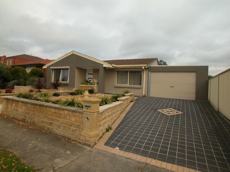 9 Garden Grove Drive, Mill Park VIC 3082