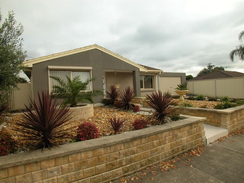 9 Garden Grove Drive, Mill Park VIC 3082