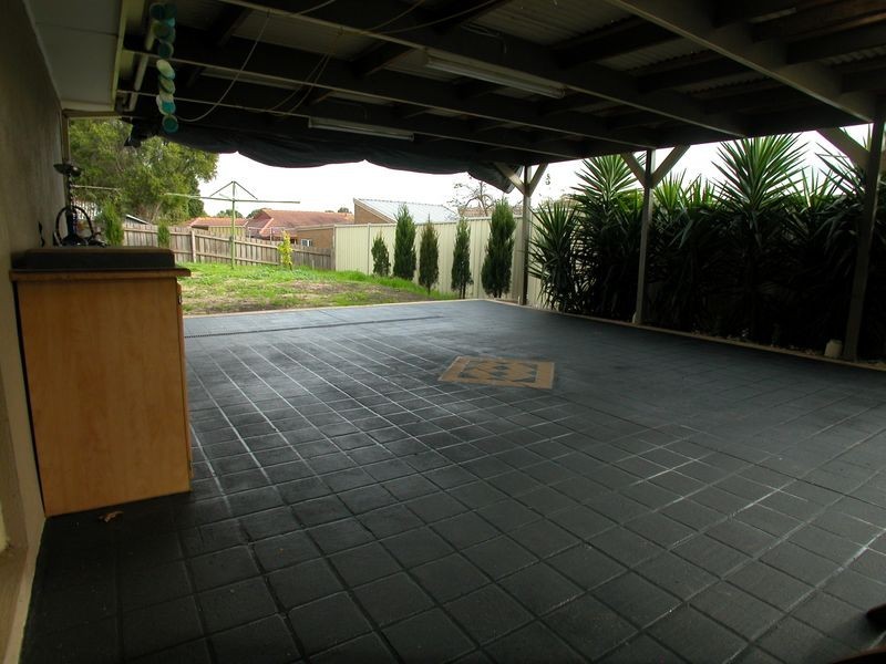 9 Garden Grove Drive, Mill Park VIC 3082