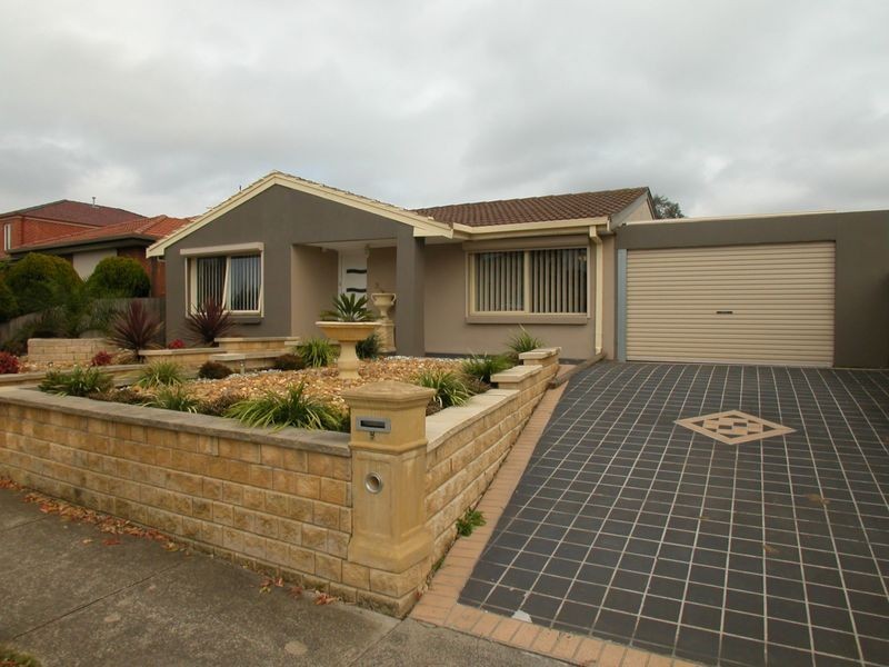 9 Garden Grove Drive, Mill Park VIC 3082