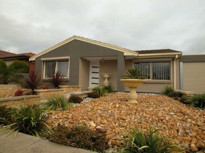 9 Garden Grove Drive, Mill Park VIC 3082