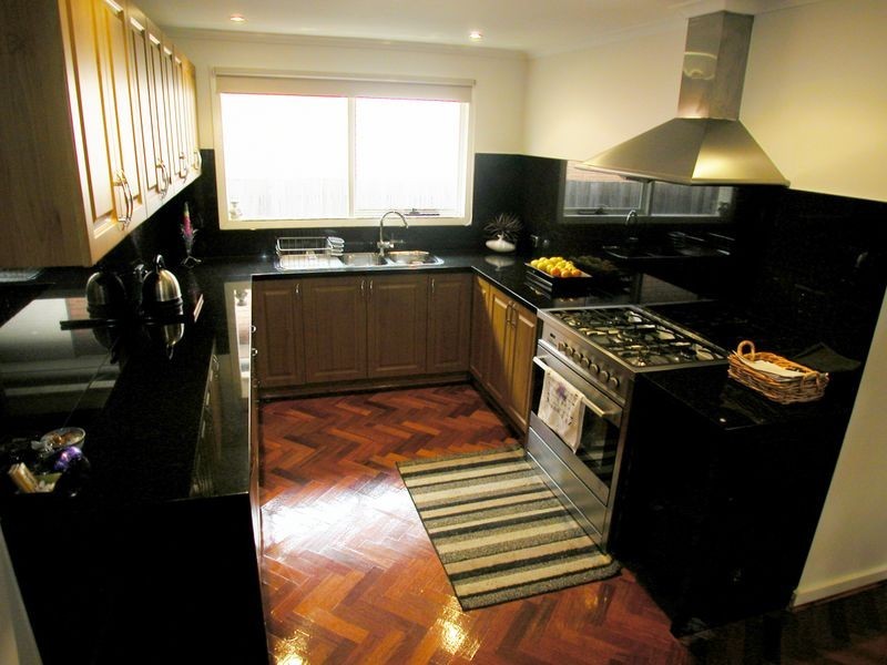 9 Garden Grove Drive, Mill Park VIC 3082