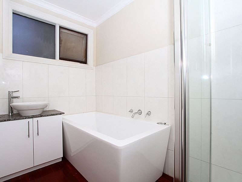 38 Booyan Crescent, Greensborough VIC 3088