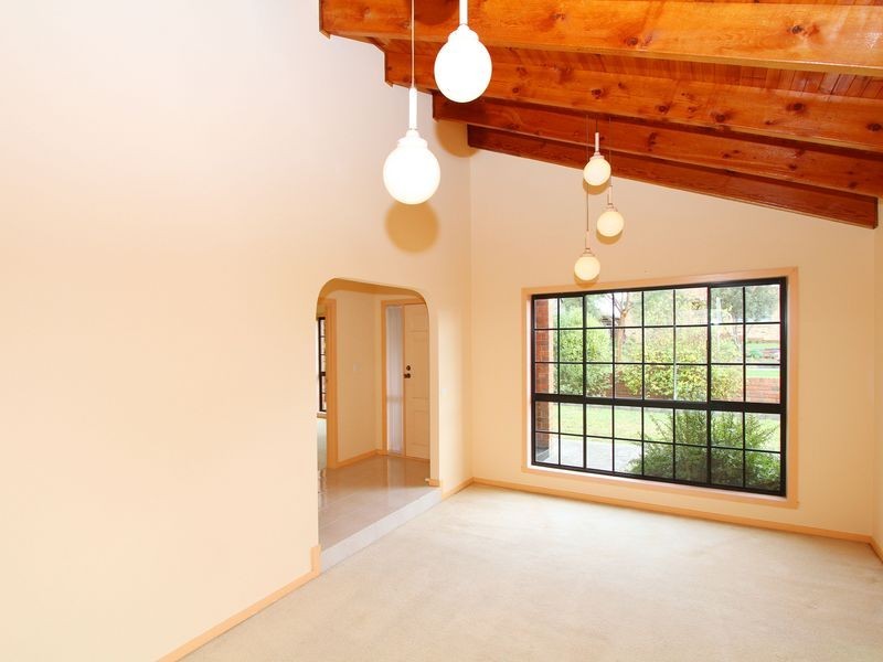 85 Woolnough Drive, Mill Park VIC 3082