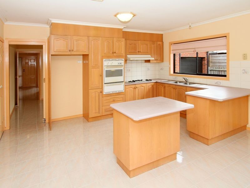 85 Woolnough Drive, Mill Park VIC 3082