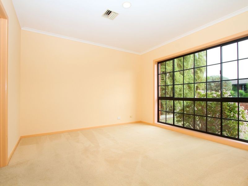 85 Woolnough Drive, Mill Park VIC 3082