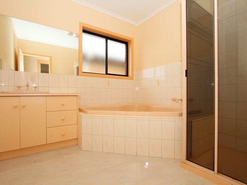 85 Woolnough Drive, Mill Park VIC 3082