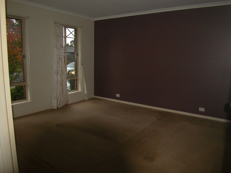 8 Featherpark Terrace, South Morang VIC 3752