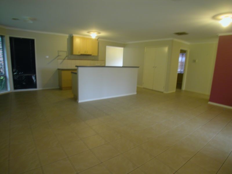 8 Featherpark Terrace, South Morang VIC 3752