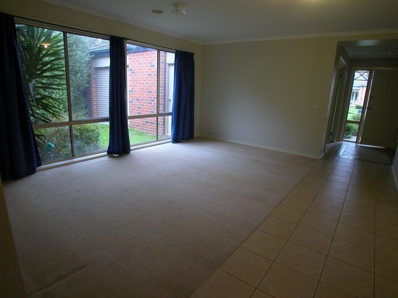8 Featherpark Terrace, South Morang VIC 3752