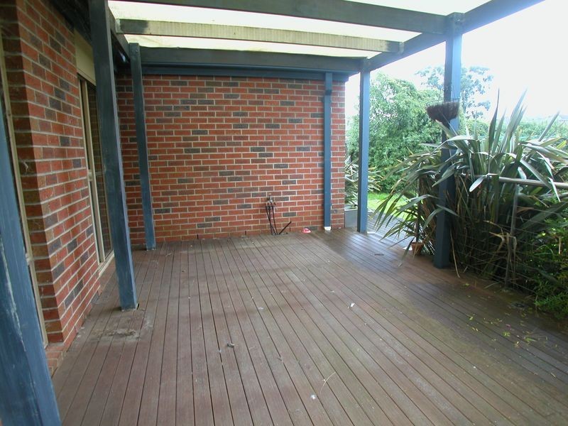 8 Featherpark Terrace, South Morang VIC 3752