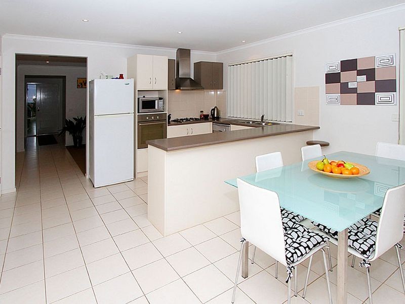 19 Strathoon Crescent, South Morang VIC 3752