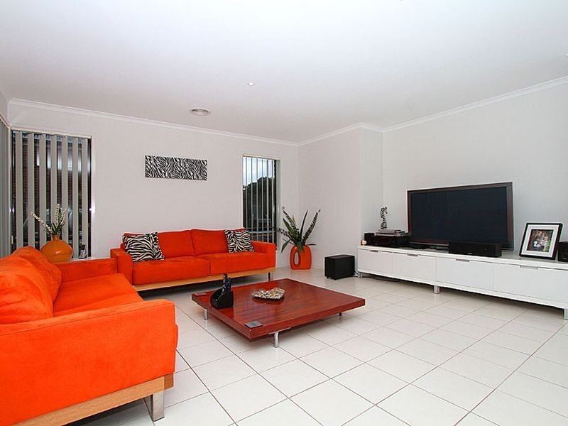 19 Strathoon Crescent, South Morang VIC 3752