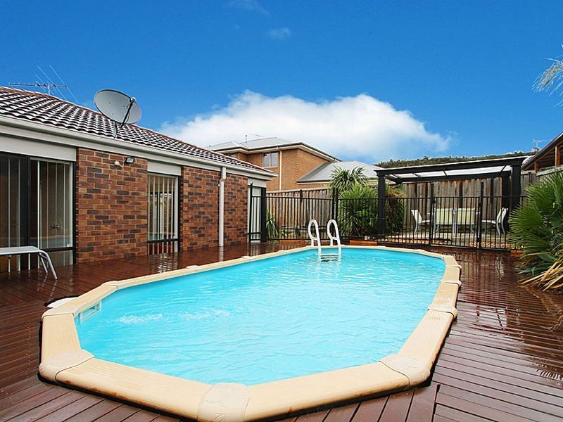 19 Strathoon Crescent, South Morang VIC 3752