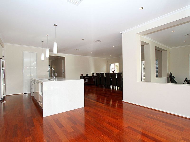 16 Wilderness Parade, South Morang VIC 3752