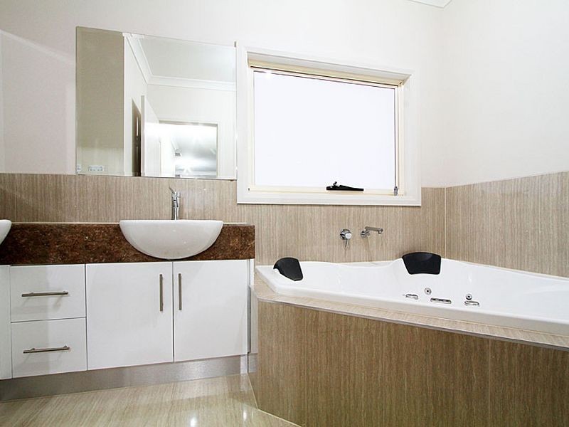 17 Purinuan Road, Reservoir VIC 3073