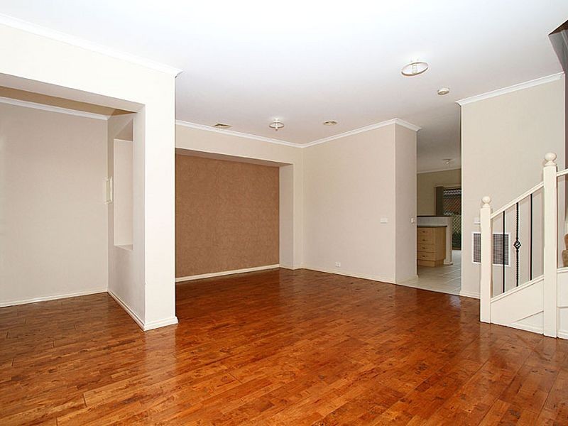 10 Lancewood Walk, South Morang VIC 3752