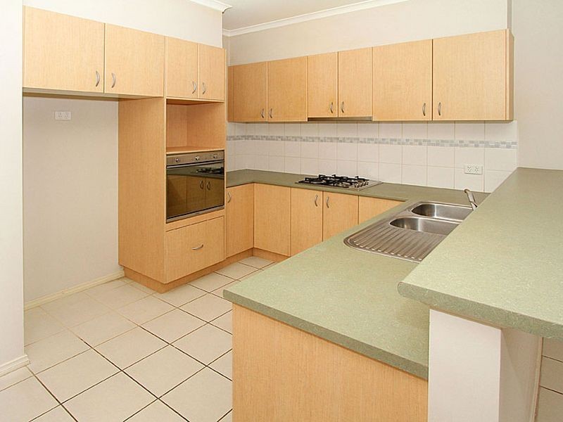 10 Lancewood Walk, South Morang VIC 3752