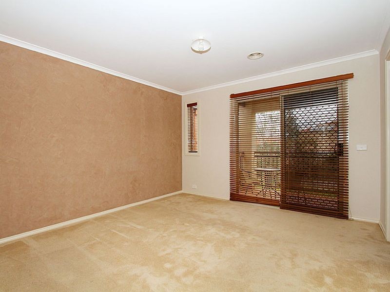 10 Lancewood Walk, South Morang VIC 3752