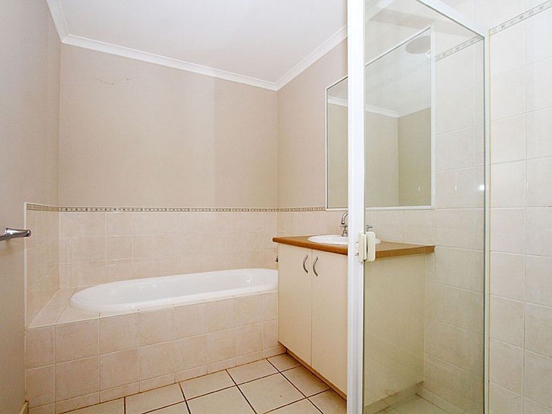 10 Lancewood Walk, South Morang VIC 3752