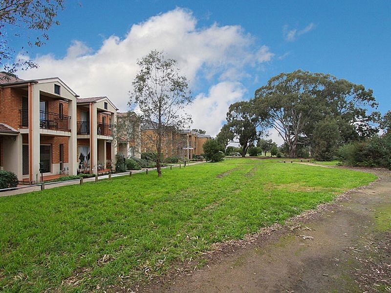 10 Lancewood Walk, South Morang VIC 3752
