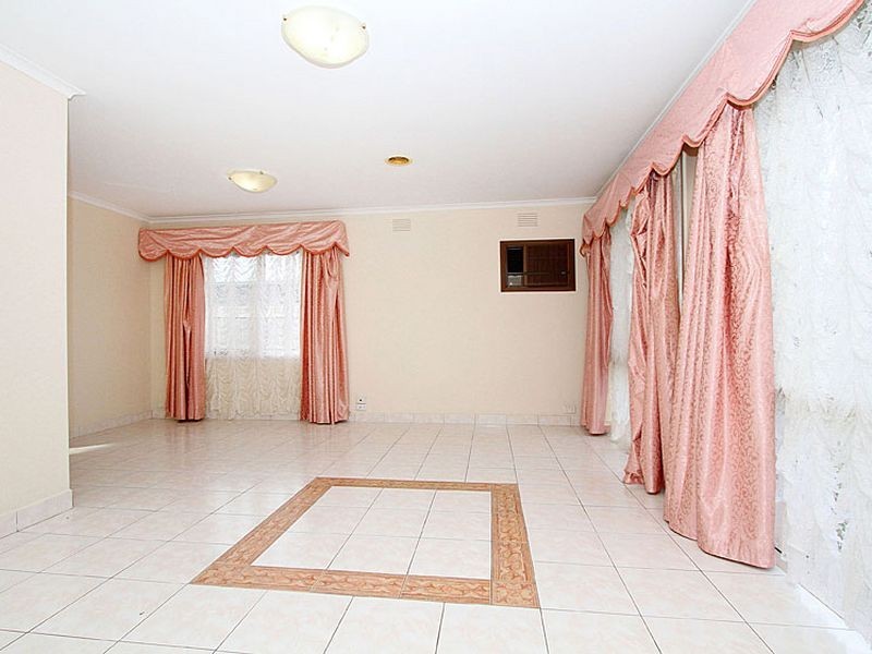 22 McFarlane Crescent, Epping VIC 3076