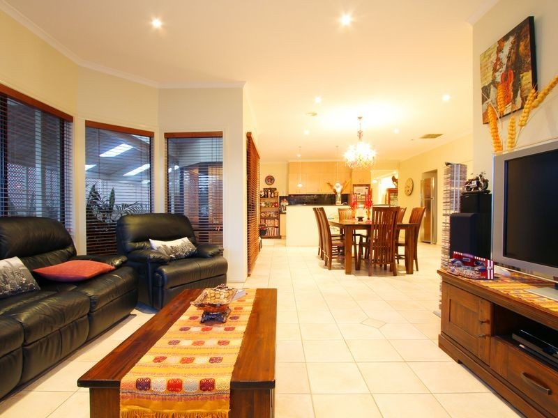 48 University Drive, Mill Park VIC 3082