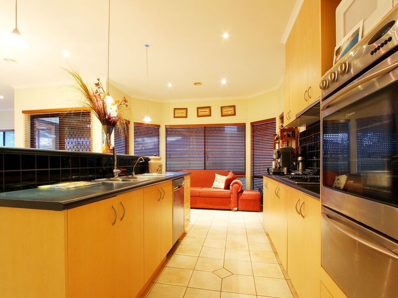 48 University Drive, Mill Park VIC 3082