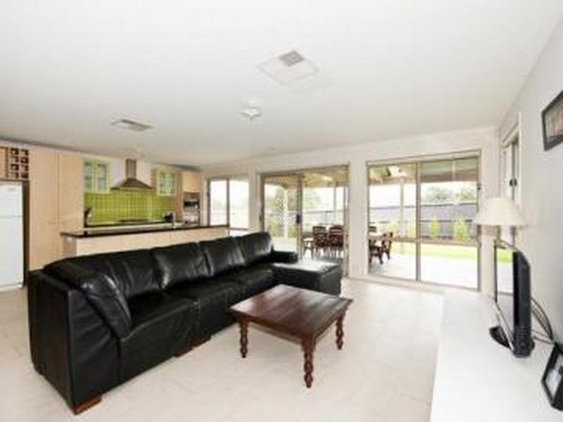 6 Saffron Avenue, South Morang VIC 3752